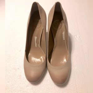 Jessica Simpson tan butter leather pumps- size 9